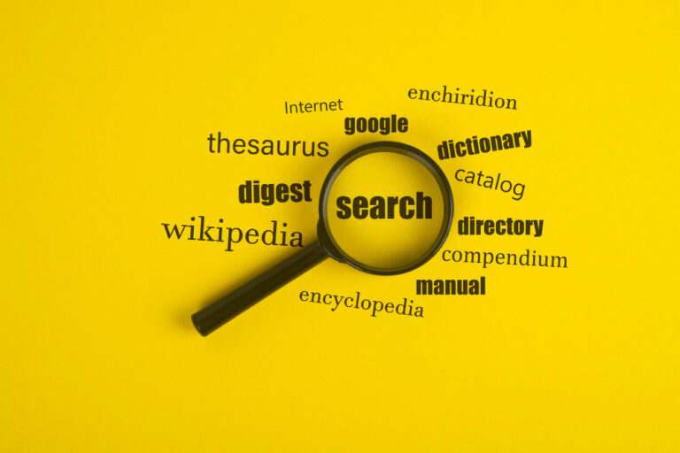 Jak wyszukiwać słowa kluczowe? Naucz się keyword research!
